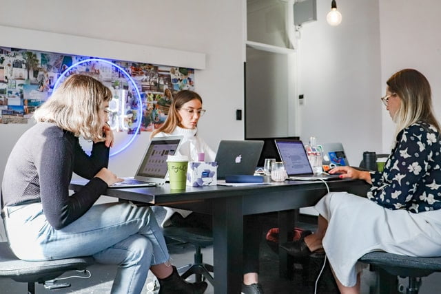 The Complete Guide to Choosing an Advertising Agency
